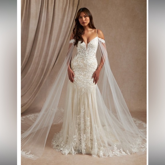 Brand new Azazie Leonie Wedding dress. Size WD14 Never worn. - Picture 1 of 8